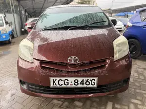 Toyota Passo Sette 2009 Maroon 7 Seater