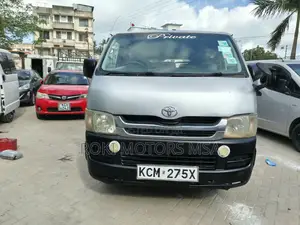 Toyota HiAce 2010 - 14 Seater Bus