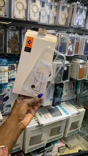 Spigen Ultra Hybrid Clear Case ya iPhone 14 Pro