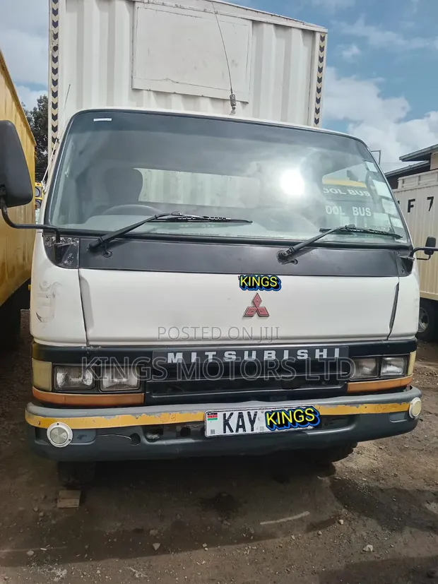 Mitsubishi Canter FE85 Truck (2005) - 1