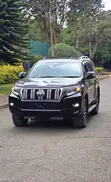 Toyota Land Cruiser Prado 2019 Nyeusi - 3