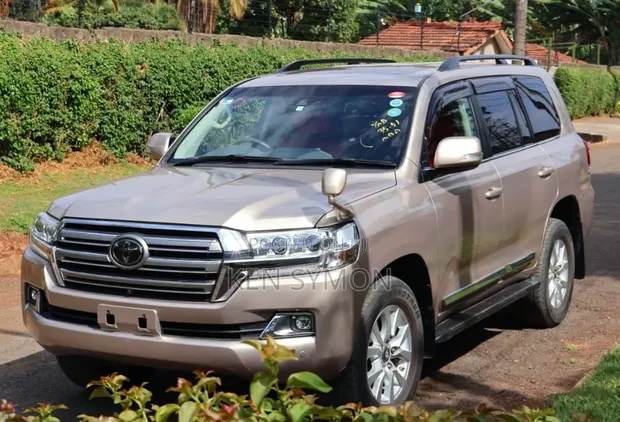 Toyota Land Cruiser 4.6 V8 ZX 2018 Dhahabu - 1