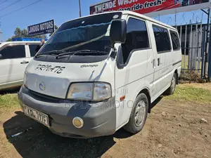 Mazda Bongo Van 2016 Nyeupe