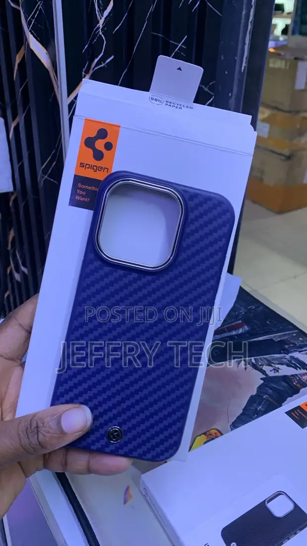 Spigen Carbon-Texture MagSafe Case kwa iPhone 15 Pro - 1