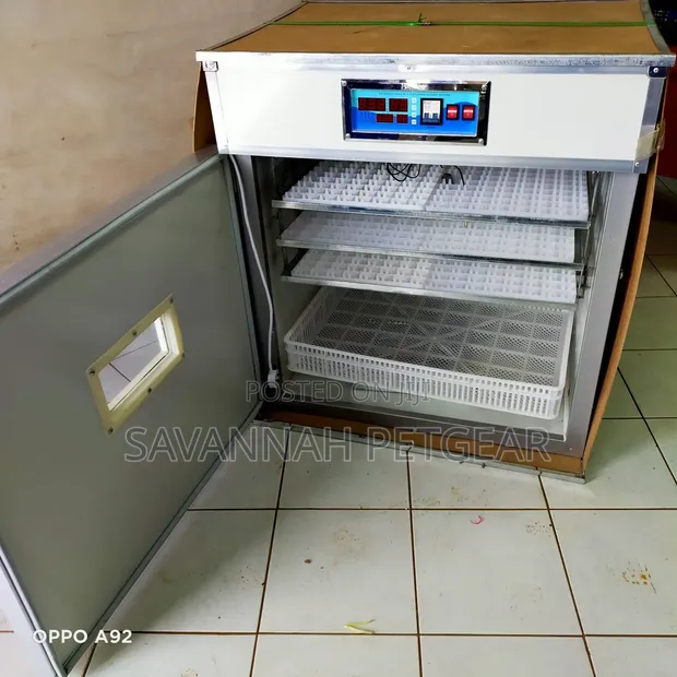 Commercial Full-Automatic 528 Egg Incubator with Digital Controls - 1