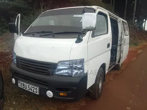 Nissan Caravan (Urvan) 2014 White