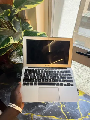 Apple MacBook Air 13.3" Intel Core i5 4GB RAM 128GB SSD