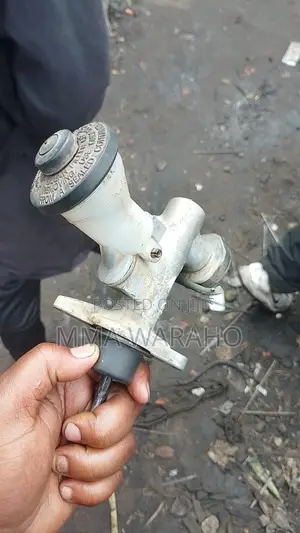 Clutch Master Cylinder - Toyota Land Cruiser Series 100