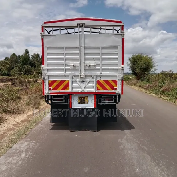 Isuzu FRR 90 Truck - 1