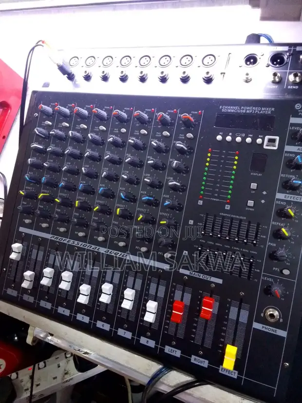 Omax MAX 8-Channel Powered Mixer - 1