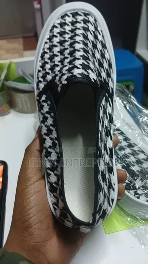 Sneakers za Wanawake - Mpya Kabisa