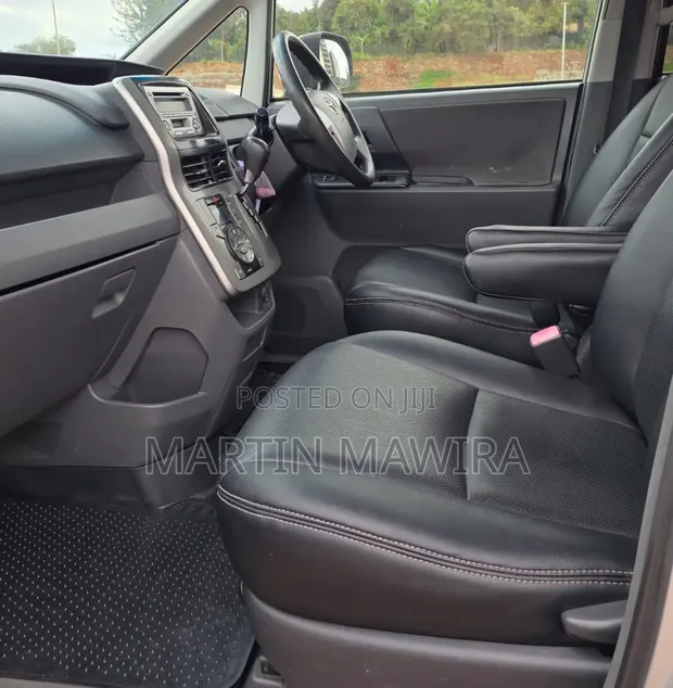Toyota Noah 2007 Silver - 1