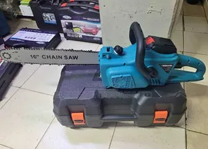 16-Inch Makita Cordless Chainsaw