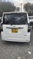 Toyota Noah 2012 White - 4