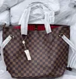 Designer Handbag - Sleek Chic Style - 4