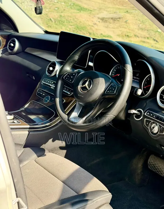 Mercedes-Benz C200 2018 Silver - 1