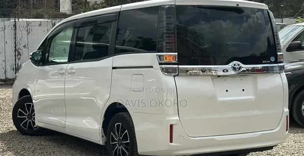 Toyota Voxy 2019 White - 1