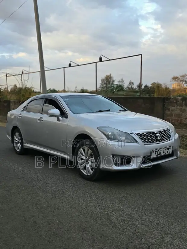 Toyota Crown 2012 Silver - 1