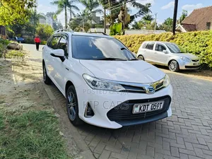 Toyota Corolla Fielder 1.5 Hybrid FWD 2018 White