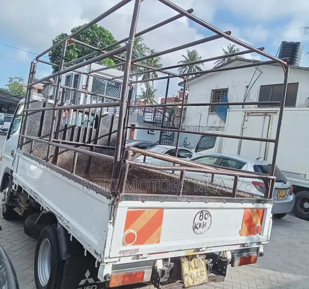 Mitsubishi Fuso Canter Mini Truck - 1