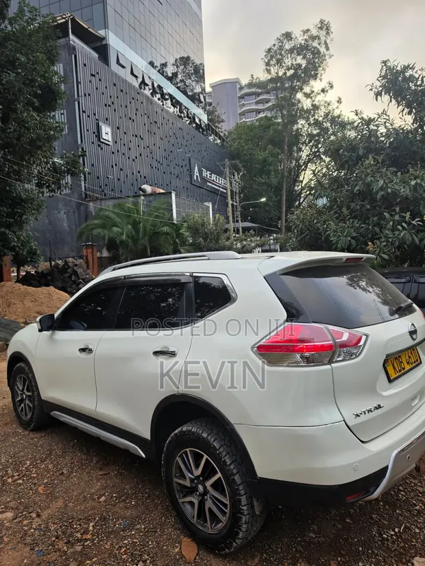 Nissan X-Trail 2.0 Petrol AWD 2014 White - 1