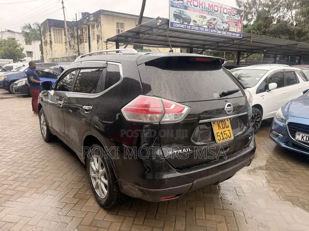 Nissan X-Trail 2016 Black - 1