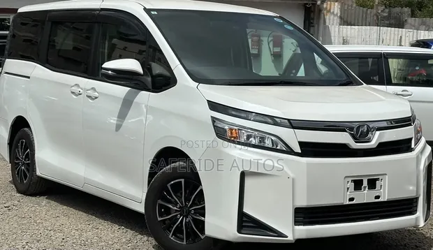 Toyota Voxy X 2WD 8-Seater 2019 White - 1