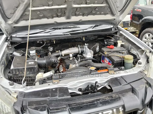 Isuzu D-MAX 2013 Silver - 1