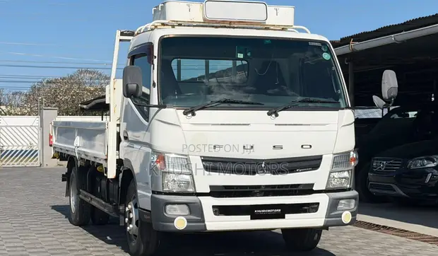 Mitsubishi Fuso Canter Lori 2018 Nyeupe - 1