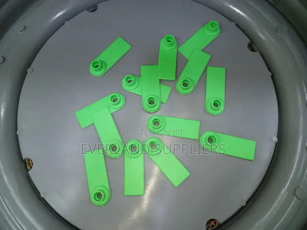 Scratch-Resistant Ear Tags - 1