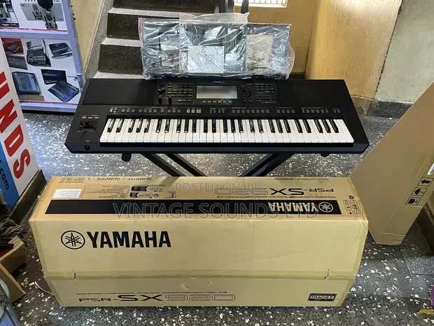 Yamaha PSR-SX920 Professional Electronic Keyboard - 1