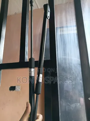 Boot Shocks for Nissan X-Trail T31