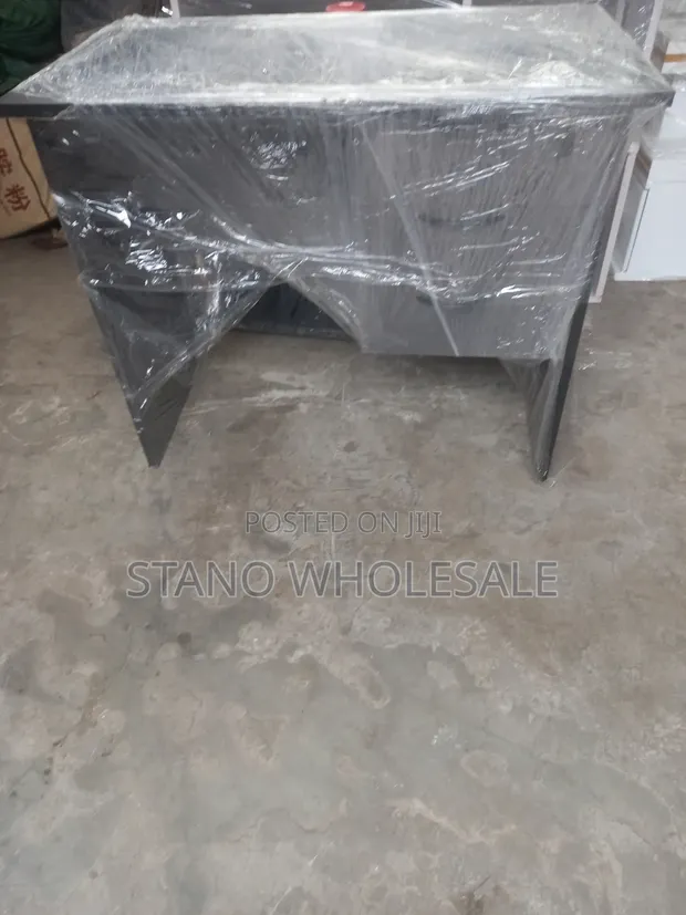 0.9m Grey Office Desk - 1
