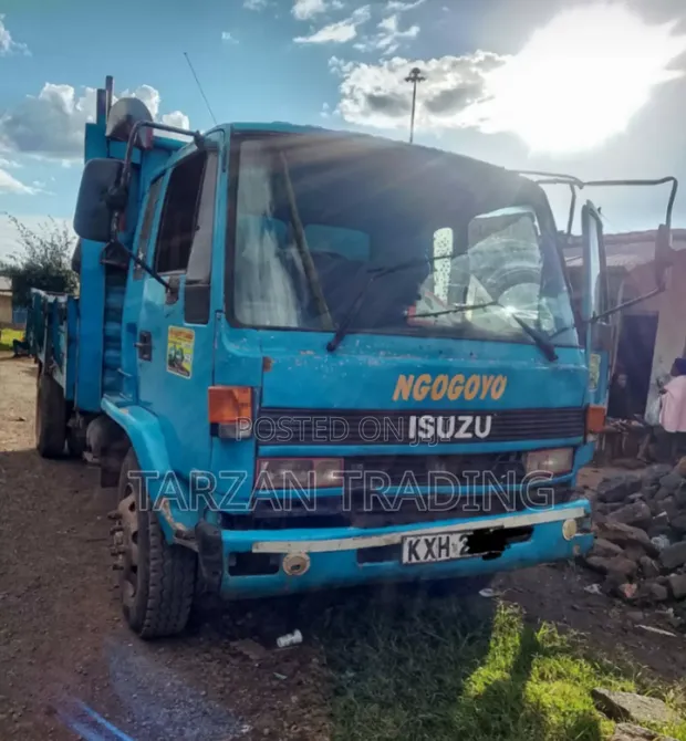 Isuzu FTR 1986 Bluu Iliyotumika - 1