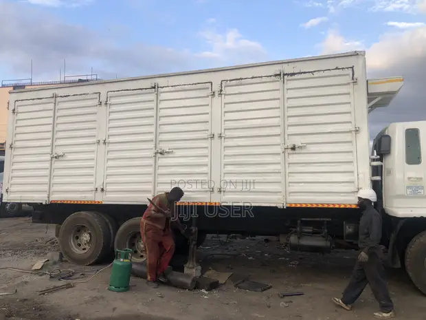 Mitsubishi Fuso Mahewa Lori Mwili 2019 Nyeupe - 1