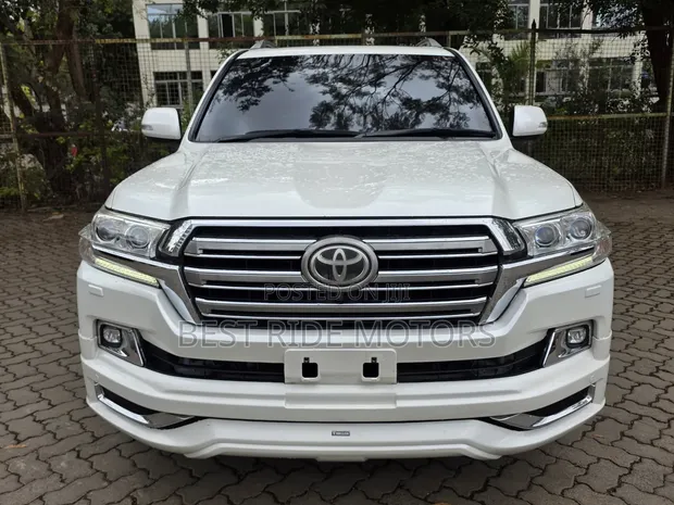 2017 Toyota Land Cruiser 4.6 V8 ZX - 1