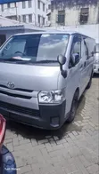 Toyota HiAce 2019 Nyeupe - 2