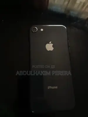 Apple iPhone 8 64GB Nyeusi (Skrini Imevunjika)