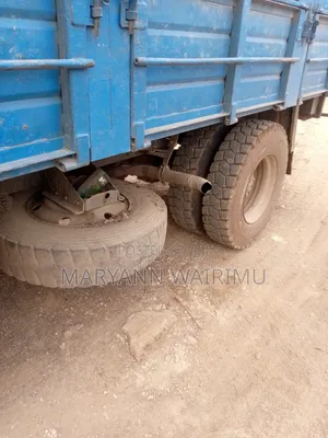 Lori la Isuzu FTR90 - 2013