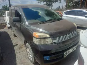 Toyota Voxy 2006 Nyeusi