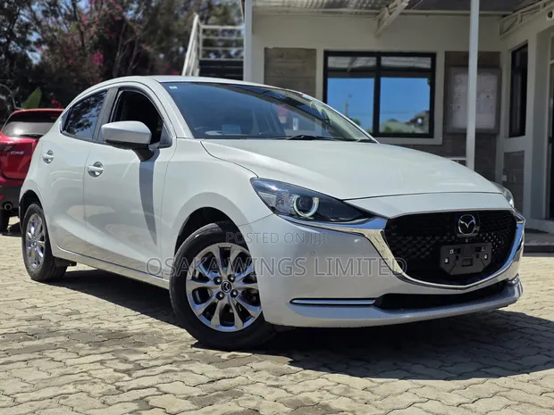 Mazda 2 2020 Nyeupe - 1