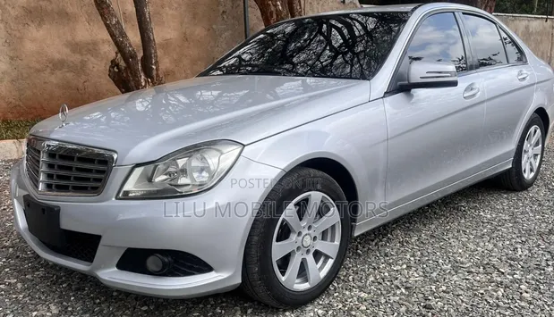 Mercedes-Benz C200 2012 Silver - 1