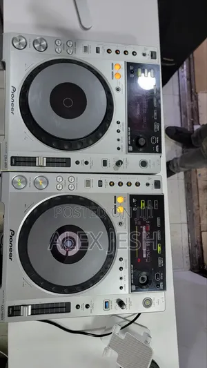 Pioneer CDJ-850 Pair with Flight Cases