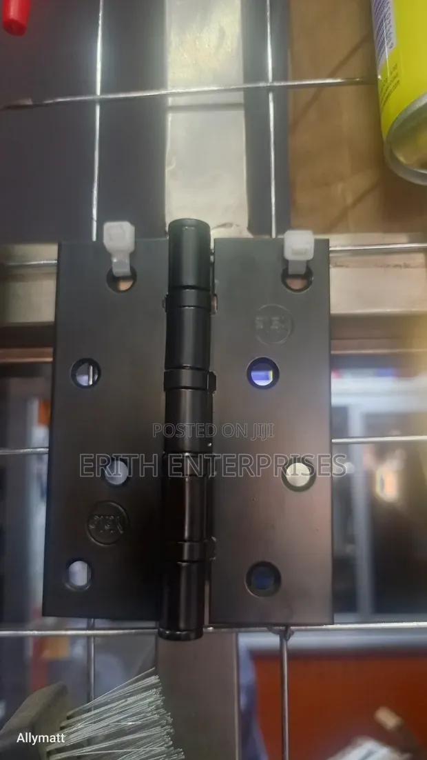 Black Yale Door Hinges - 1