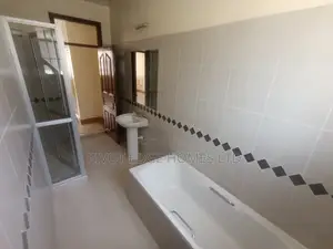 3-Bedroom Apartment for Sale in City Park, Parklands/Highridge