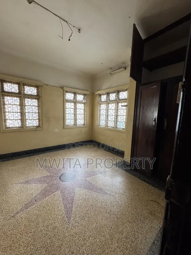Secure Spacious Storage Space for Rent - 1