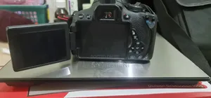 Canon EOS 700D DSLR Camera