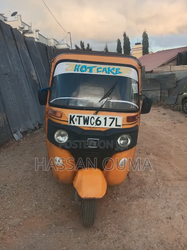 Bajaj Boxer 2021 Yellow - 1
