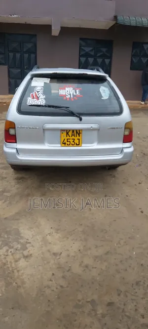 Toyota Corolla Touring 2019 Nyeupe