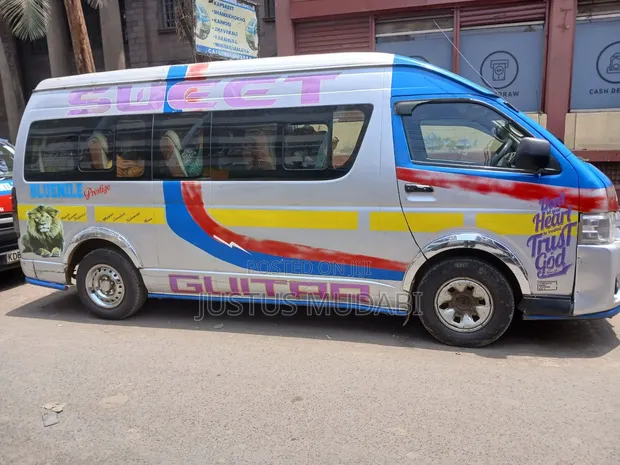 Toyota HiAce Commuter 2016 Silver - 1